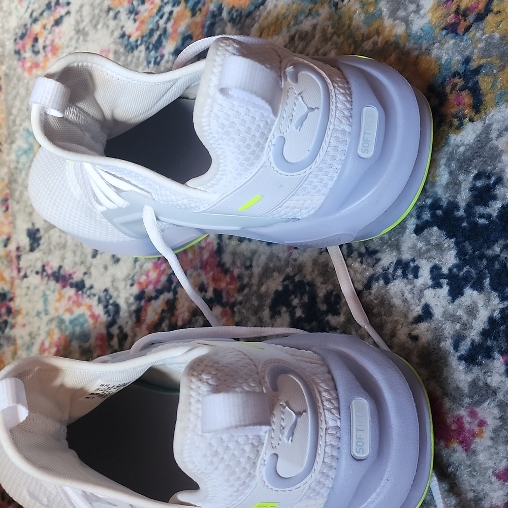 Puma White and Gray Sneakers with Neon Highlights. Womens Size 8.5. Genty Used. - Picture 3 of 5